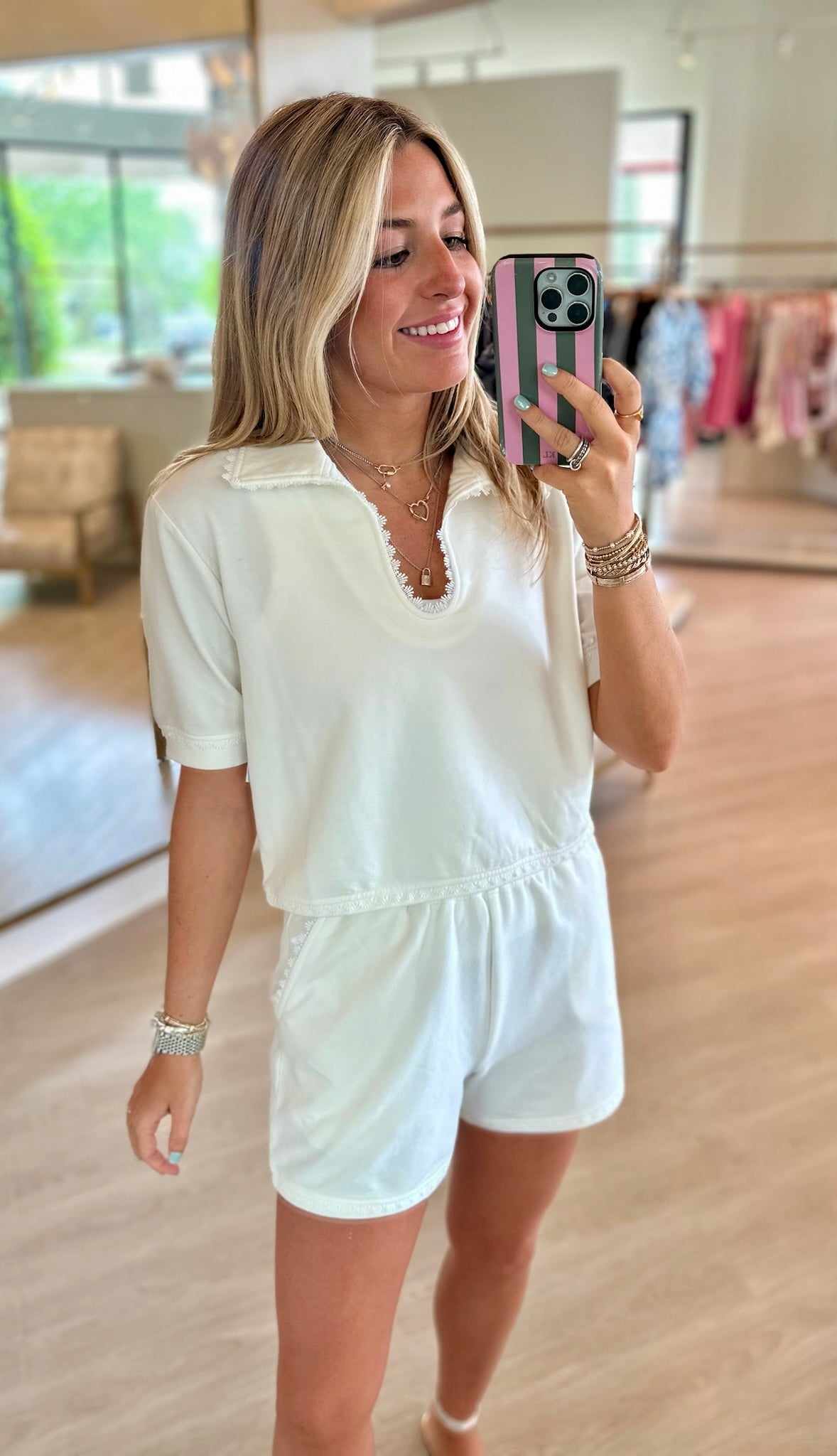 Su173 White Shorts