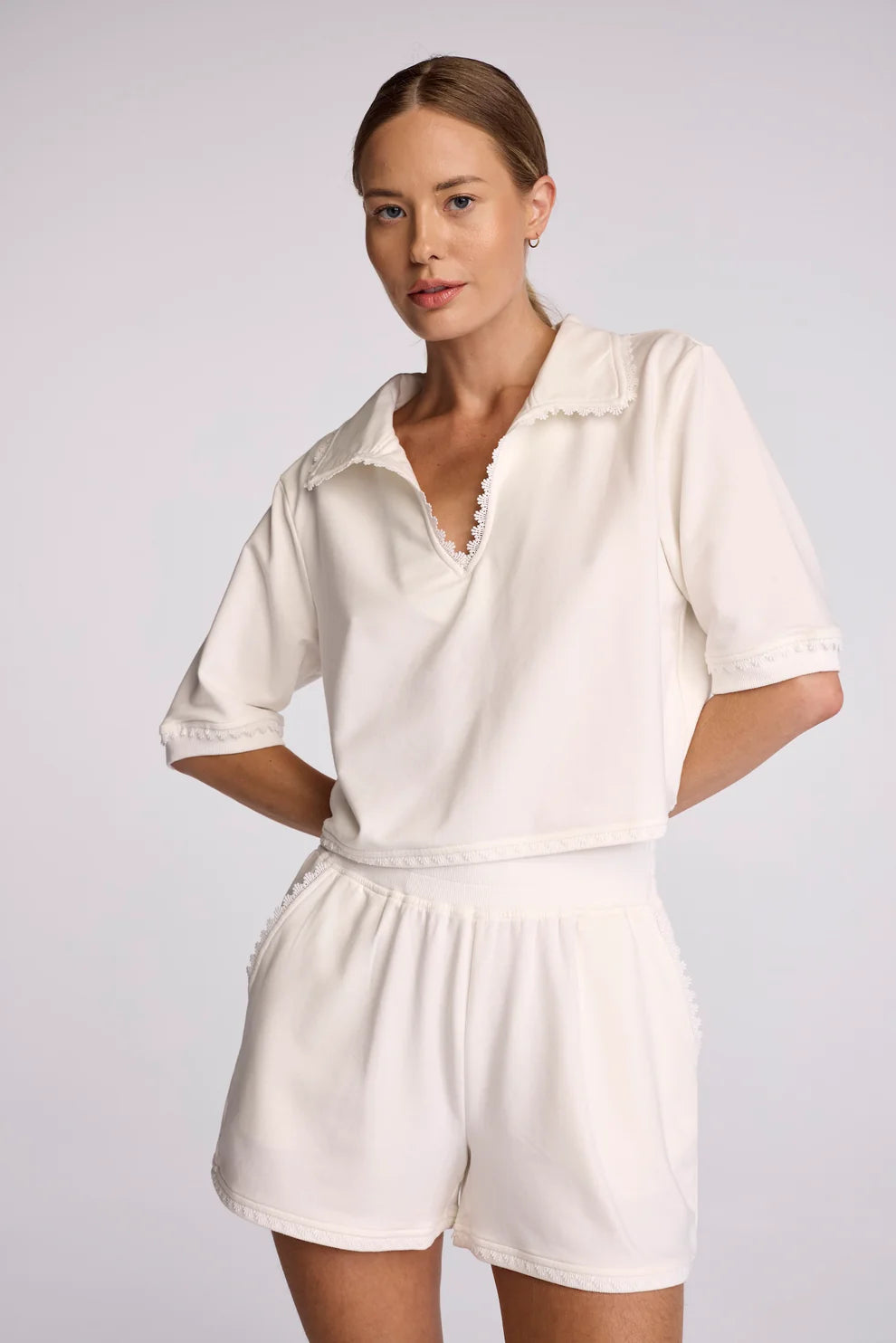 Su173 White Shorts