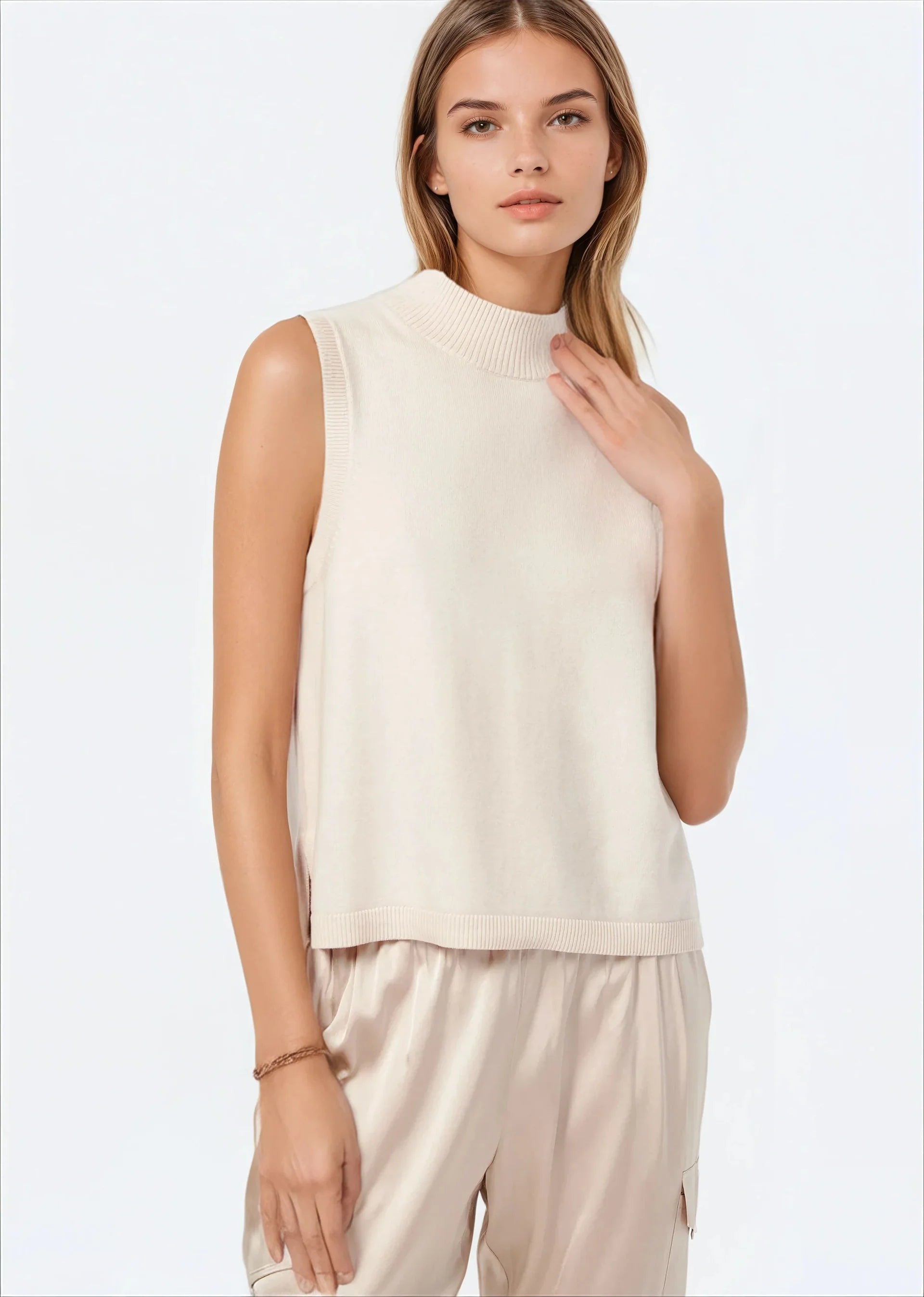 Cac02 Cream Sleeveless Sweater