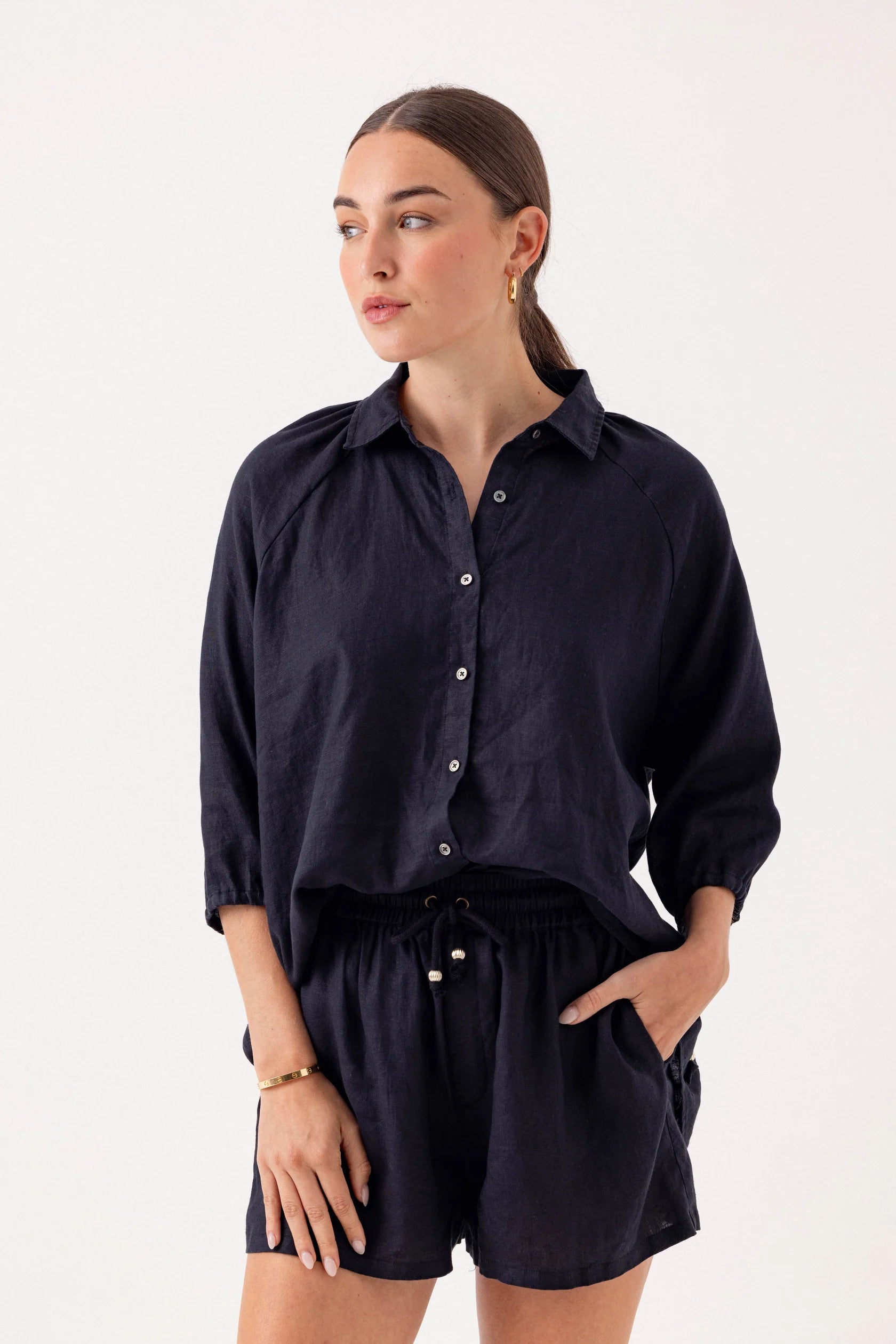 Su108 Black Linen Blouse