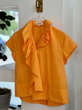 Load image into Gallery viewer, Ps1797 Psophía Apricot Ruffle Top
