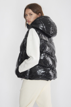 Load image into Gallery viewer, Ca3227 Black Puffer Vest
